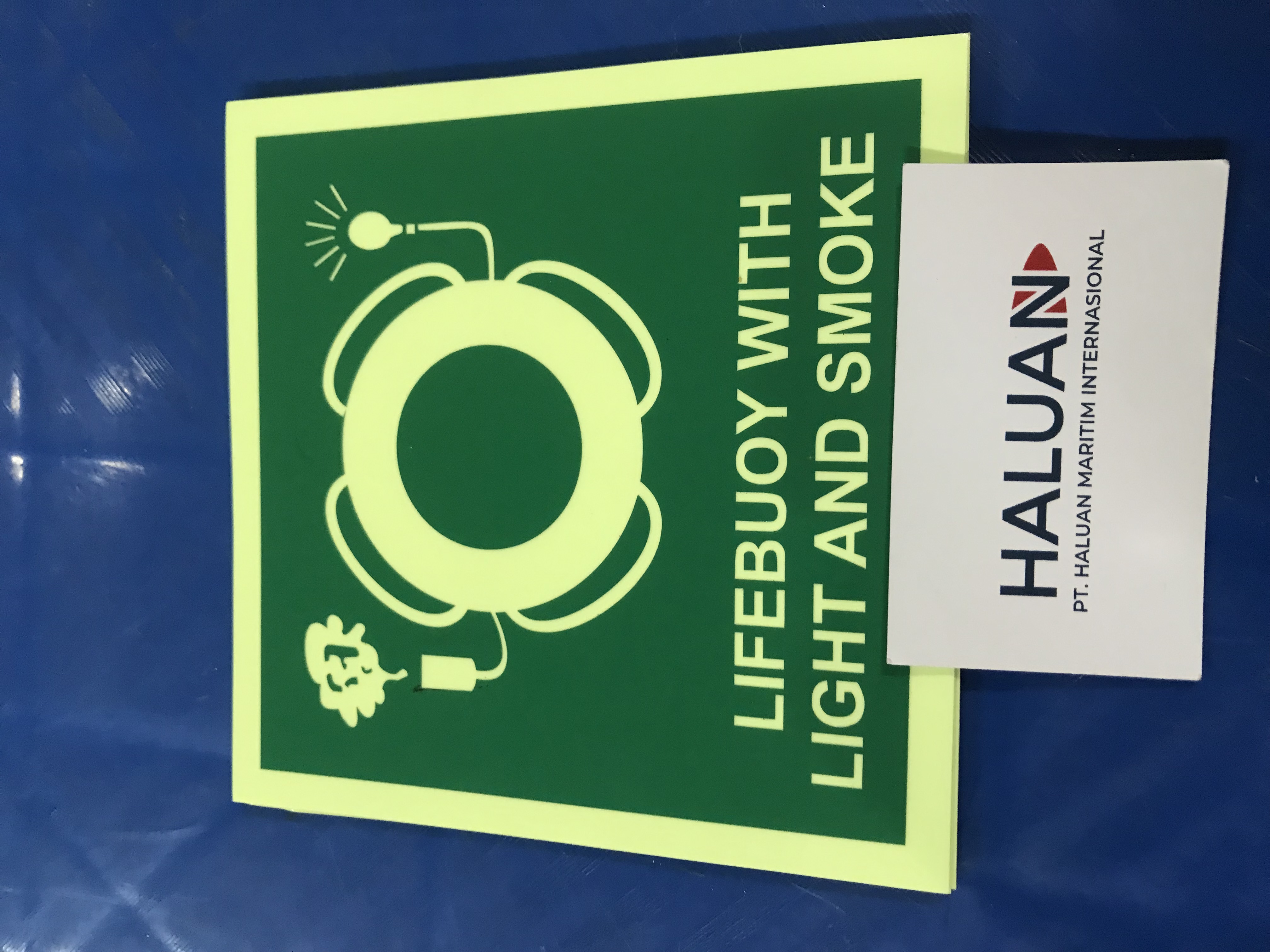 IMPA 334109 - IMO SYMBOL LIFEBUOY WITH LIGHT & SMOKE
