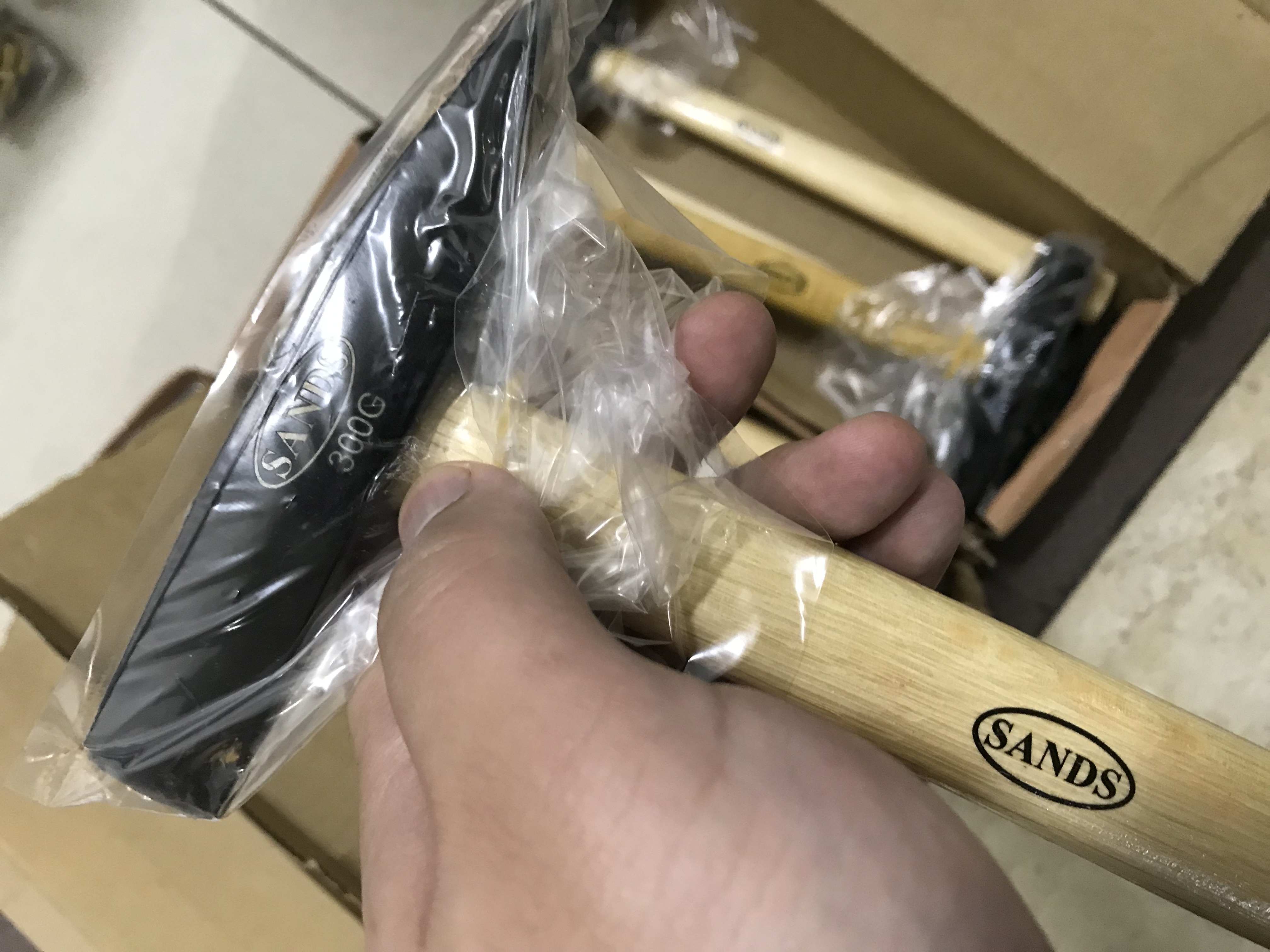 IMPA 612612 - CHIPPING HAMMER 300GRM