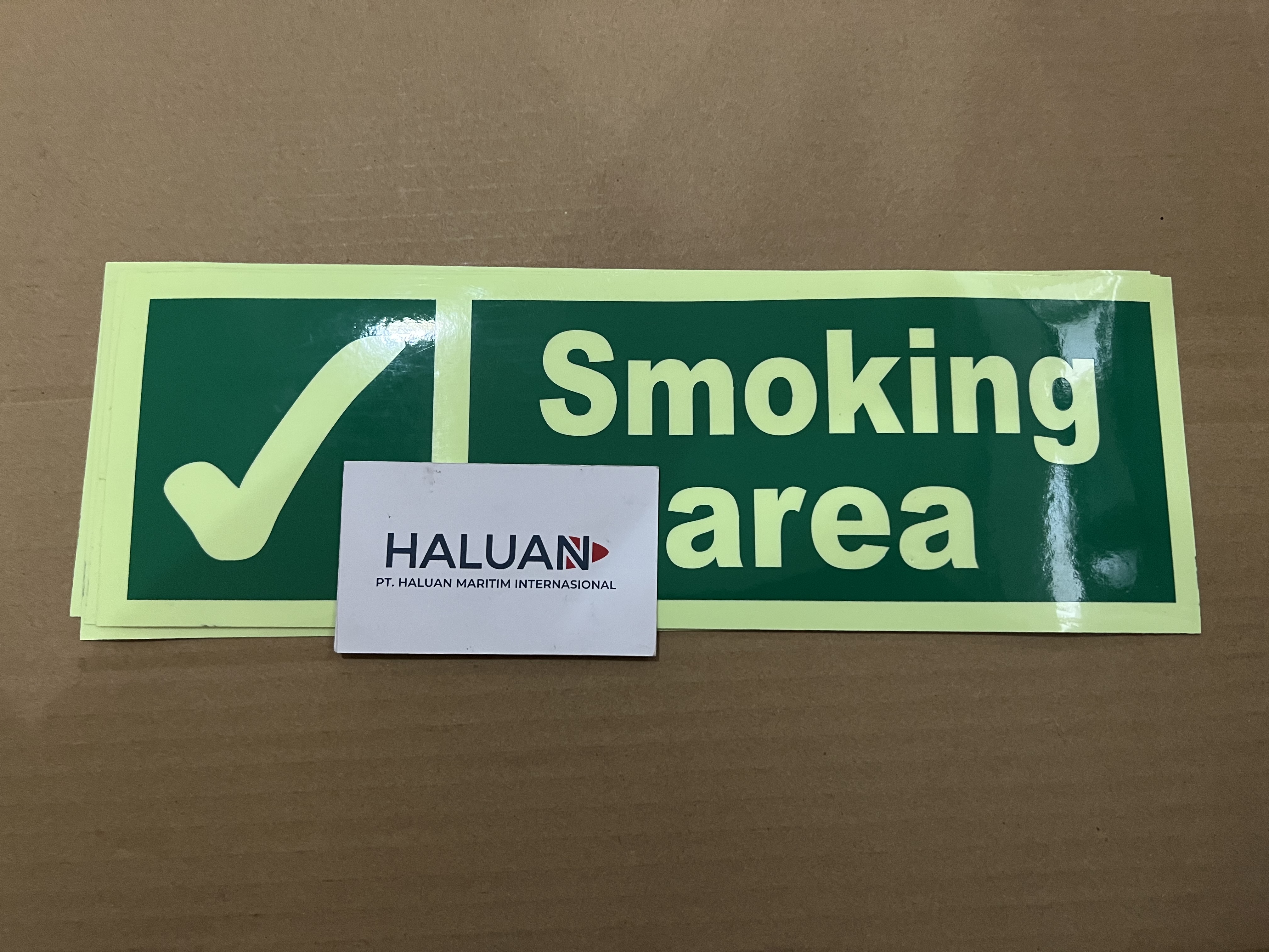 IMPA 334185 - SMOKING AREA STICKER